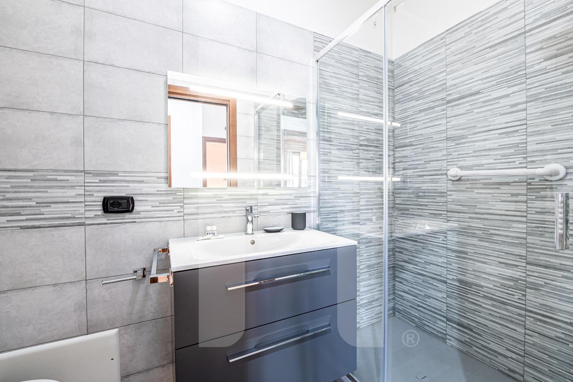 Homiday - Pisa - Elegant Apartment- 3 Camere 2 Bagni ภายนอก รูปภาพ
