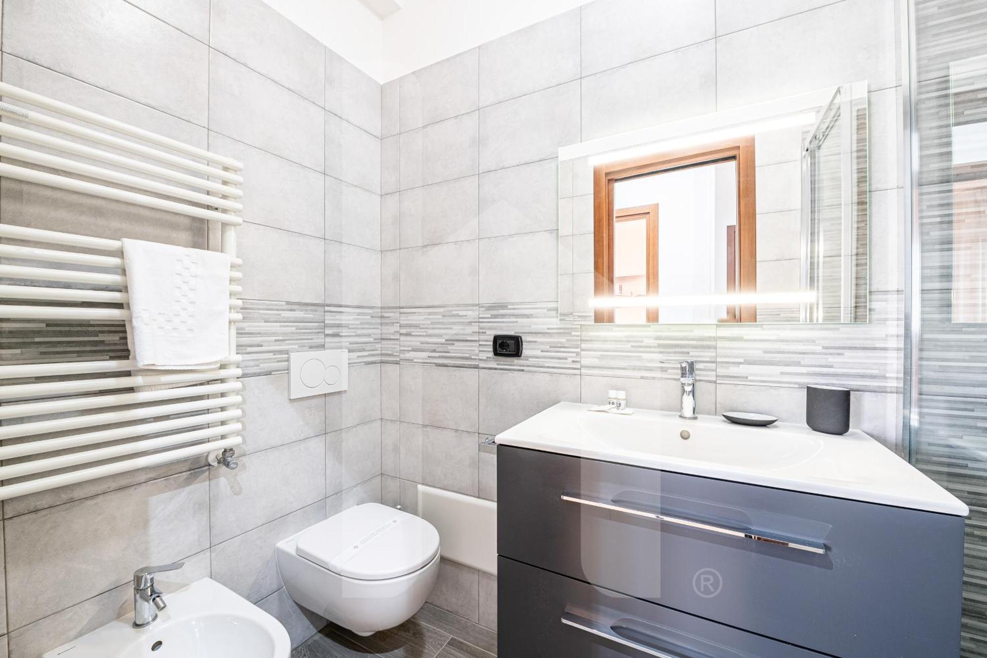Homiday - Pisa - Elegant Apartment- 3 Camere 2 Bagni ภายนอก รูปภาพ